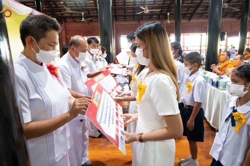 ภาพ No.74863:พิธีเจริญพระพุทธมนต์ ปฏิบัติธรรม มอบทุนการศึกษา ถวายสังฆทาน 106 วัด เพื่อถวายเป็นพุทธบูชา และขับเคลื่อนโครงการหมู่บ้านรักษาศีล 5 โดยคณะสงฆ์จังหวัดนครปฐม คณะศิษยานุศิษย์วัดพระธรรมกาย โครงการธรรมยาตราฯ ปีที่ 11 ณ วัดบางปลา อ.บางเลน จ.นครปฐม วันที่ 28 มกราค