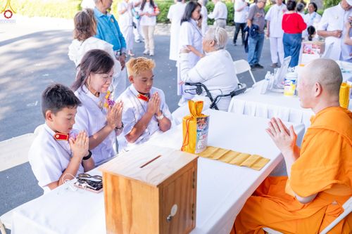 ภาพ No.332895:วันอาทิตย์ที่ 31 พฤษภาคม พ.ศ. 2569 วันวิสาขบูชา ณ วัดพระธรรมกายแคลิฟอร์เนีย  ประเทศสหรัฐอเมริกา