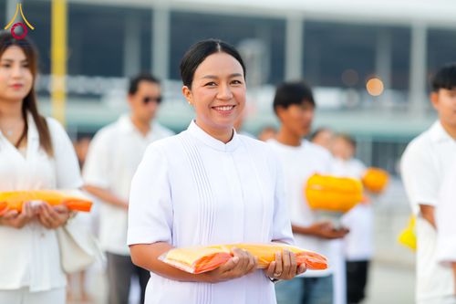 ภาพ No.319345:วันเสาร์ที่ 4 เมษายน พ.ศ.2569 พิธีขอขมา มอบผ้าไตร และถวายบาตรแด่นาคธรรมทายาท ในโครงการบรรพชาสามเณรฟื้นฟูพระพุทธศาสนาทั่วไทย โครงการหน่อแก้วเปรียญธรรม รุ่นที่ 14 โครงการสามเณรยุวธรรมทายาท รุ่นที่ 34 โครงการสามเณรมัชฌิมธรรมทายาท รุ่นที่ 30 ณ สภาธรรมกายสากล