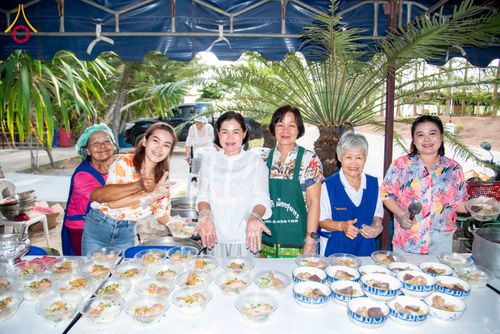 ภาพ No.321766:วันที่ 12 เมษายน พ.ศ.2569 ตักบาตรสงกรานต์ฉลองสามเณรใหม่  ณ ศูนย์ปฏิบัติธรรมระยอง(บ้านช่องลม)