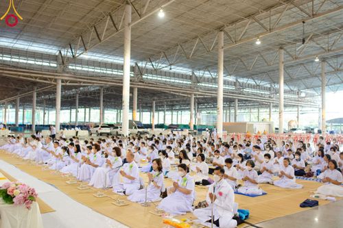 ภาพ No.105386:พิธีถวายภัตตาหารเป็นสังฆทาน แด่คณะพระธรรมยาตราฯ ในโครงการธรรมยาตรากตัญญูบูชา มหาปูชนียาจารย์ พระมงคลเทพมุนี(สด จนฺทสโร) พระผู้ปราบมาร อนุสรณ์สถาน 7 แห่ง ปีที่ 12 วันที่ 2 มกราคม พ.ศ. 2567 ณ สภาธรรมกายสากล วัดพระธรรมกาย