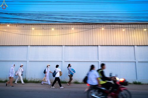ภาพ No.73519:พิธีตักบาตรพระธรรมยาตราฯ ในโครงการธรรมยาตรากตัญญูบูชา มหาปูชนียาจารย์ พระมงคลเทพมุนี(สด จนฺทสโร) พระผู้ปราบมาร ปีที่ 11 ณ อนุสรณ์สถานลำดับที่ 4 สถานที่เกิดด้วยกายธรรม วัดโบสถ์ (บน) บางคูเวียง อ.บางกรวย จ.นนทบุรี วันที่ 22 มกราคม พ.ศ. 2566