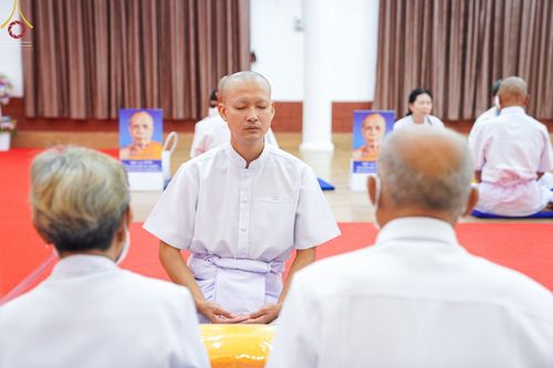 ภาพ No.65420:พิธีขอขมาผู้ปกครอง โดยนาคธรรมทายาท ในโครงการอุปสมบทบูชาธรรม มหาปูชนียาจารย์ประจำปี 2565 วันที่ 19 พฤศจิกายน พ.ศ. 2565 ณ ศูนย์ปฏิบัติธรรมลำปาง