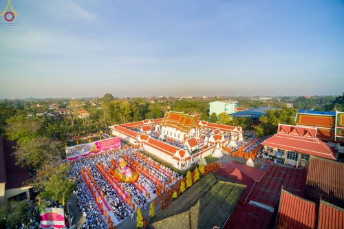 ภาพ No.73638:พิธีตักบาตรพระธรรมยาตราฯ ในโครงการธรรมยาตรากตัญญูบูชา มหาปูชนียาจารย์ พระมงคลเทพมุนี(สด จนฺทสโร) พระผู้ปราบมาร ปีที่ 11 ณ อนุสรณ์สถานลำดับที่ 4 สถานที่เกิดด้วยกายธรรม วัดโบสถ์ (บน) บางคูเวียง อ.บางกรวย จ.นนทบุรี วันที่ 22 มกราคม พ.ศ. 2566