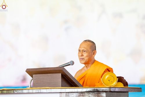 ภาพ No.63868:พิธีขอขมาและมอบผ้าไตรแด่นาคธรรมทายาท โครงการอุปสมบทบูชาธรรมมหาปูชนียาจารย์ วันอาทิตย์ที่ 20 พฤศจิกายน พ.ศ. 2565