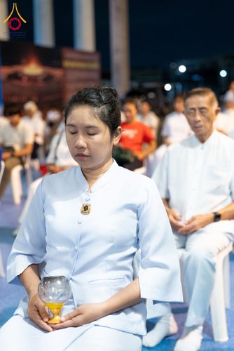 ภาพ No.286714:วันอาสาฬหบูชา วันพฤหัสบดีที่ 10 กรกฏาคม พ.ศ.2568  พิธีเวียนประทักษิณรอบพระมหาธรรมกายเจดีย์ , พิธีฉลองชัยสวดมนต์บทธัมมจักกัปปวัตตนสูตร ครบ 7,520,000,000 จบ ณ มหารัตนวิหารคด วัดพระธรรมกาย