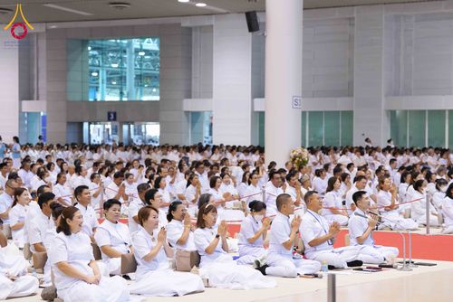 ภาพ No.337955:วันอาทิตย์ต้นเดือน 5 กรกฎาคม พ.ศ.2569 สัมมนาพิเศษ พิธีมอบพระของขวัญ ณ ห้องแก้วสารพัด1 วัดพระธรรมกาย
