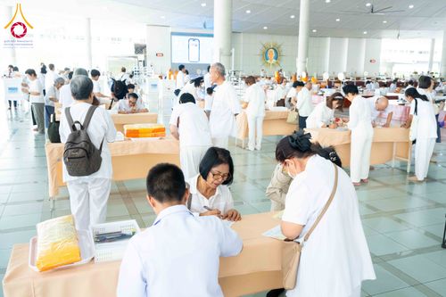 ภาพ No.326683:วันที่ 1 พฤษภาคม พ.ศ.2569 พิธีบุพเปตพลี ครั้งที่ 181 ร่วมอุทิศบุญแด่หมู่ญาติที่ล่วงลับไปแล้ว และสืบทอดอายุพระพุทธศาสนา ณ หอฉันคุณยายอาจารย์ฯ วัดพระธรรมกาย