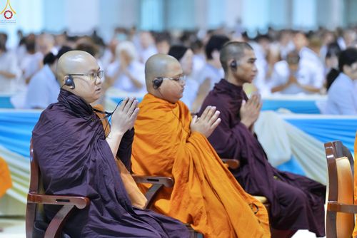 ภาพ No.331217:วันวิสาขบูชา อาทิตย์ที่ 31 พฤษภาคม พ.ศ.2569 พิธีปฏิบัติธรรม ณ ห้องแก้วสารพัดนึก 1  วัดพระธรรมกาย จังหวัดปทุมธานี