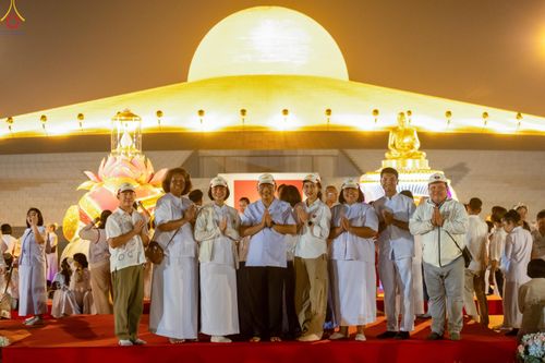 ภาพ No.308151:วันที่ 31 มกราคม พ.ศ. 2569 พิธีจุดประทีปธรรมถวายเป็นพุทธบูชา  และบูชาธรรมมหาปูชนียาจารย์ (ภาพชุดที่ 3) ณ วัดพระธรรมกาย ปทุมธานี ในโครงการธรรมยาตรา กตัญญูบูชา มหาปูชนียาจารย์ พระมงคลเทพมุนี(สด จนฺทสโร) พระผู้ปราบมาร อนุสรณ์สถาน 7 แห่ง ปีที่ 14