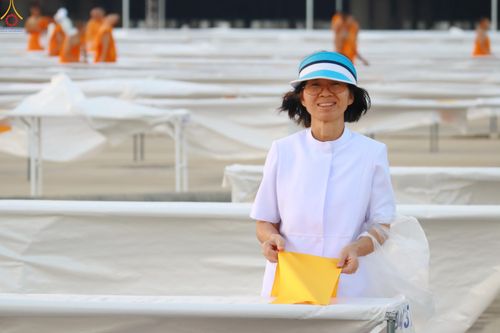 ภาพ No.321935:วันที่ 11-12 เมษายน พ.ศ.2569 การเตรียมงาน มัดถุงน้ำ , ผูกผ้าระบาย , เตรียมจุดฉันภัตตาหาร เพื่องานถวายมหาสังฆทาน 40,000 กว่าวัดทั่วประเทศ วันคุ้มครองโลก 22 เมษายน พ.ศ.2569 วัดพระธรรมกาย