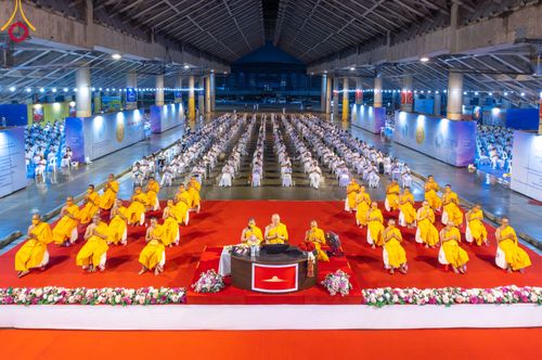 ภาพ No.90427:พิธีฉลองชัยสวดมนต์บทธัมมจักกัปปวัตตนสูตร 5,759,139,139 จบ เนื่องใน 139 ปี วันคล้ายวันเกิดด้วยรูปกายเนื้อ พระมงคลเทพมุนี (สด จนฺทสโร) พระผู้ปราบมาร วันอังคารที่ 10 ตุลาคม พ.ศ. 2566 ณ มหารัตนวิหารคด วัดพระธรรมกาย จ.ปทุมธานี