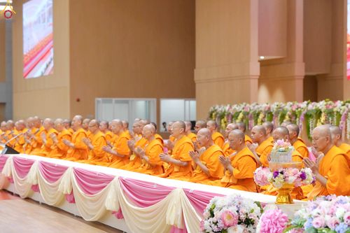 ภาพ No.343531:วันที่ 16 สิงหาคม พ.ศ.2569 พิธีถวายคิลานเภสัช และอุปกรณ์ทางการแพทย์ ณ ห้องแก้วสารพัดนึก2 วัดพระธรรมกาย