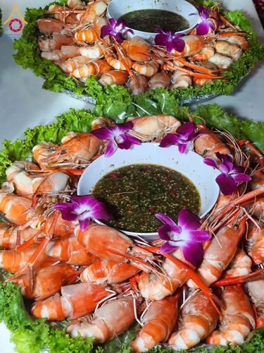 ภาพ No.194982:พิธีถวายภัตตาหารเป็นสังฆทาน แด่พระธรรมยาตรา ณ อนุสรณ์สถานมหาวิหารพระมงคลเทพมุนี (โลตัสแลนด์) อ.สองพี่น้อง จ.สุพรรณบุรี ในโครงการธรรมยาตรา กตัญญูบูชา มหาปูชนียาจารย์ พระมงคลเทพมุนี(สด จนฺทสโร) พระผู้ปราบมาร แห่ง ปีที่ 13 วันที่ 14 มกราคม พ.ศ.2568