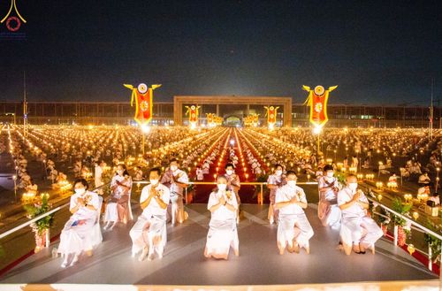 ภาพ No.77275:พิธีจุดมาฆประทีป ในวันมาฆบูชา อาทิตย์ต้นเดือนที่ 6 มีนาคม พ.ศ. 2566 ณ วัดพระธรรมกาย อ.คลองหลวง จ.ปทุมธานี