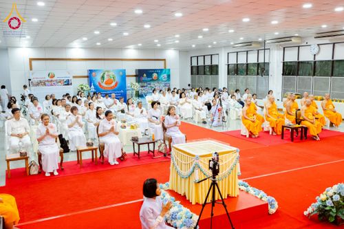 ภาพ No.221456:วันอาทิตย์ที่ 27 เมษายน พ.ศ. 2568 พิธีเจริญพระพุทธมนต์สมโภชดวงแก้วธรรมชัย เนื่องในโอกาสบูชาธรรม 81 ปีหลวงพ่อธัมมชโย อัญเชิญประดิษฐานเนื่องในโอกาสสถาปนาวัดพระธรรมกายไอซ์แลนด์ ณ อาคารปลูกศรัทธา 1 วัดพระธรรมกาย อำเภอคลองหลวง จังหวัดปทุมธานี