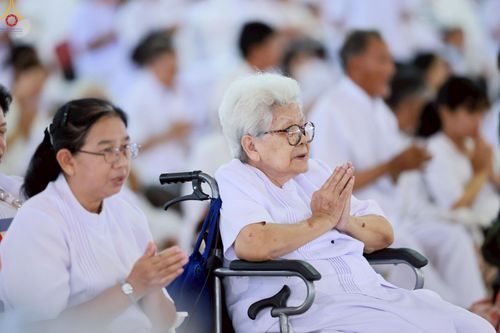 ภาพ No.236142:วันที่ 3 สิงหาคม พ.ศ. 2568 พิธีบูชาข้าวพระ ณ สภาธรรมกายสากล วัดพระธรรมกาย