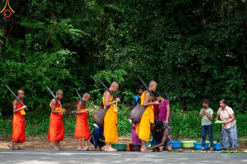 ภาพ No.139940:PhotoStory มหาศรัทธา ธรรมยาตราศรีลังกา EP.2 พิธีเปิดโครงการสยาม-ลังกา ธรรมยาตรา ฉลองเทศกาลวิสาขบูชาแห่งชาติ ศรีลังกา บูชาธรรม 80 ปีหลวงพ่อธัมมชโย เมื่อวันที่ 17 พฤษภาคม พ.ศ. 2567