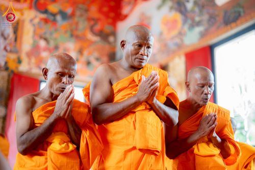 ภาพ No.278324:วันศุกร์ที่ 5 ธันวาคม พ.ศ. 2568 (วันพ่อแห่งชาติ) พิธีบรรพชาอุปสมบทหมู่ธรรมทายาท จำนวน 16 รูป โครงการบรรพชาอุปสมบทหมู่ รุ่นบูชาธรรมมหาปูชนียาจารย์ ประจำปี 2568  ณ ศูนย์ปฏิบัติธรรมและอบรมเยาวชนพระนครศรีอยุธยา จ.พระนครศรีอยุธยา