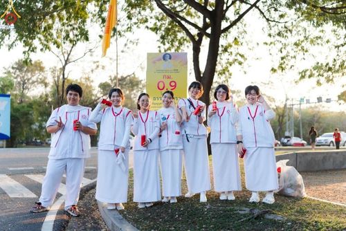 ภาพ No.191484:V.49 สารพัดV สารพัดดี ที่ธรรมยาตรา ในโครงการธรรมยาตรา กตัญญูบูชา มหาปูชนียาจารย์ พระมงคลเทพมุนี(สด จนฺทสโร) พระผู้ปราบมาร อนุสรณ์สถาน 7 แห่ง ปีที่ 13 ระหว่างวันที่ 2-31 มกราคม พ.ศ. 2568