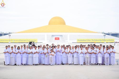 ภาพ No.242803:วันที่ 29-31 สิงหาคม พ.ศ. 2568 องค์กรภาคีเครือข่าย “บวร” (บ้าน-วัด-โรงเรียน-ราชการ) อ.คลองหลวง จัดบวชอุบาสิกาแก้ว ถวายพระราชกุศลแด่สมเด็จพระพันปีหลวง - กตัญญูบูชาแด่ผู้มีพระคุณ