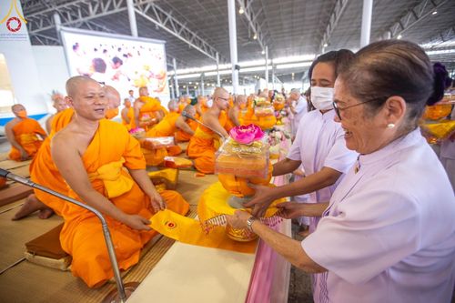 ภาพ No.131671:พิธีร่วมบุญบรรพชาสามเณร 5,000 รูป ณ บ้านแก้วเรือนทองคุณยาย สภาธรรมกายสากล วัดพระธรรมกาย วันเสาร์ที่ 23 มีนาคม พ.ศ. 2567