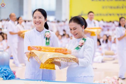 ภาพ No.277563:วันอาทิตย์ต้นเดือนที่ 7 ธันวาคม พ.ศ.2568 พิธีทอดผ้าป่าต้นสมบัติจักรพรรดิ ณ สภาธรรมกายสากล วัดพระธรรมกาย