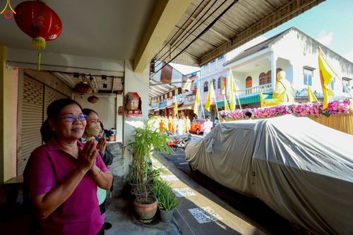 ภาพ No.248800:วันที่ 20 กันยายน พ.ศ. 2568 พิธีอัญเชิญรูปหล่อหลวงปู่วัดปากน้ำ ภาษีเจริญ จากวัดมงคลนิมิตร พระอารามหลวง เพื่อประดิษฐาน ณ วิหารพระมงคลเทพมุนี (สด จนฺทสโร)  ศูนย์ปฏิบัติธรรมภูเก็ต จ.ภูเก็ต