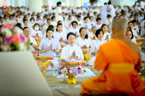 ภาพ No.143263:พิธีถวายภัตตาหารเพื่อเป็นกำลังแห่งการเข้าถึงธรรม ของพระภิกษุสามเณร วัดพระธรรมกาย วันเสาร์ที่ 6 กรกฏาคม พ.ศ. 2567 ณ หอฉันคุณยายอาจารย์ วัดพระธรรมกาย จ.ปทุมธานี