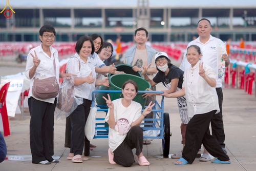 ภาพ No.218859:วันศุกร์ที่ 18 เมษายน พ.ศ. 2568 การเตรียมงานในลานธรรม , พระมหาธรรมกายเจดีย์ เพื่องานวันคุ้มครองโลก 22 เมษายน พ.ศ. 2568