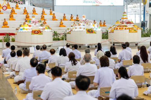 ภาพ No.123100:พิธีตักบาตร และพิธีบูชาข้าวพระ ในวันอาทิตย์ต้นเดือนที่ 4 กุมภาพันธ์ พ.ศ. 2567 ณ วัดพระธรรมกาย จ.ปทุมธานี