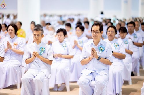 ภาพ No.233849:วันเสาร์ที่ 19 กรกฎาคม พ.ศ.2568 วันมหารำลึก ครั้งที่ 35 พิธีรำลึกถึงนักสร้างบารมี , พิธีสวดพระพุทธมนต์ , พิธีทอดผ้าบังสกุลและถวายไทยธรรม วัดพระธรรมกาย