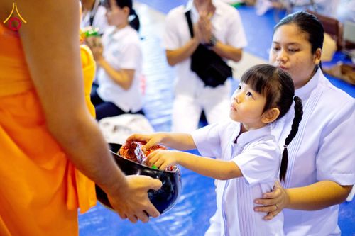 ภาพ No.223422:วันวิสาขบูชา วันอาทิตย์ที่ 11 พฤษภาคม พ.ศ. 2568 พิธีตักบาตร และปฎิบัติธรรม ณ สภาธรรมกายสากล วัดพระธรรมกาย