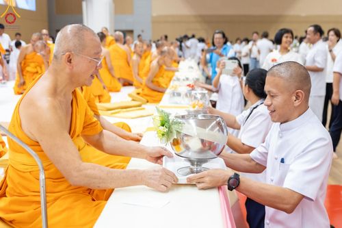 ภาพ No.206972:พิธีถวายโคมมาฆประทีป น้อมถวายเป็นพุทธบูชา แด่คณะพระภิกษุ สามเณร วัดพระธรรมกาย วันอาทิตย์ที่ 9 กุมภาพันธ์ พ.ศ. 2568 ณ ห้องแก้วสารพัดนึก 2 สภาธรรมกายสากล วัดพระธรรมกาย จังหวัดปทุมธานี