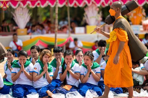 ภาพ No.129084:พระธรรมยาตราเดินธรรมยาตรา ณ ชุมชนรอบศูนย์ปฏิบัติธรรมภาคใต้ อ.บางกล่ำ จ.สงขลา วันที่ 10 มีนาคม พ.ศ. 2567