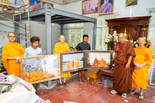 ภาพ No.220415:วันที่ 17 เมษายน พ.ศ. 2568 ผู้แทนวัดพระธรรมกาย ลงพื้นที่เยียวยา ซับน้ำตาเหยื่อแผ่นดินไหวมัณฑะเลย์