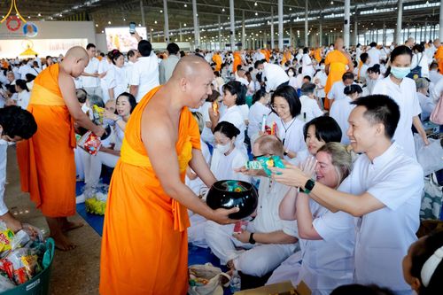 ภาพ No.207314:พิธีตักบาตร และปฏิบัติธรรมช่วงสาย ในวันมาฆบูชา วันพุธที่ 12 กุมภาพันธ์ พ.ศ. 2568 ณ วัดพระธรรมกาย จังหวัดปทุมธานี