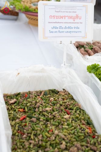 ภาพ No.191106:พิธีถวายภัตตาหารเป็นสังฆทาน แด่พระธรรมยาตรา ณ อนุสรณ์สถานคลองบางนางแท่น อ.สามพราน จ.นครปฐม ในโครงการธรรมยาตรา กตัญญูบูชา มหาปูชนียาจารย์ พระมงคลเทพมุนี(สด จนฺทสโร) พระผู้ปราบมาร อนุสรณ์สถาน 7 แห่ง ปีที่ 13 วันที่ 8 มกราคม พ.ศ. 2568