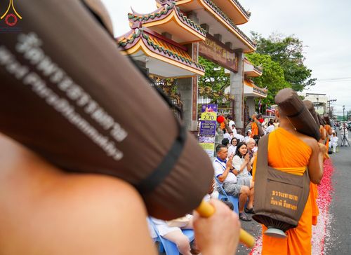 ภาพ No.128566:พิธีอัญเชิญพระบรมสารีริกธาตุ " ใจกลางเมืองนครหาดใหญ่ " เพื่อประดิษฐาน ณ มหารัตนเจดีย์สิริปทุมสวรรค์ (เจดีย์อริยพุทธะ 5 พระองค์) ศูนย์ปฏิบัติธรรมภาคใต้ อ.บางกล่ำ จ.สงขลา  วันที่ 9 มีนาคม พ.ศ. 2567 (ชุดที่ 2)