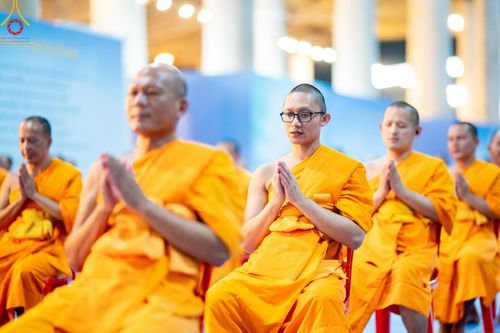 ภาพ No.150387:พิธีจุดประทีป และพิธีฉลองชัยสวดมนต์ บทธัมมจักกัปปวัตตนสูตร ครบ 6,668,272,727 จบ เนื่องในวันธรรมชัย 27 สิงหาคม พ.ศ. 2567 ณ มหารัตนวิหารคด วัดพระธรรมกาย