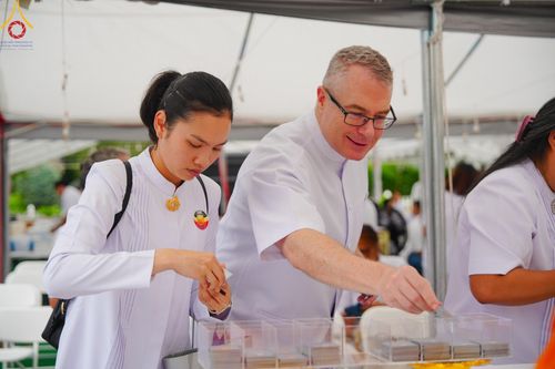 ภาพ No.144790:พิธีประดิษฐานลูกนิมิตมหาสมบัติ ผูกสีมาสถาปนาอุโบสถ บูชาธรรม ๘๐ ปี หลวงพ่อธัมมชโย วันอาทิตย์ที่ ๓๐ มิถุนายน พ.ศ. ๒๕๖๗ วัดพระธรรมกายนิวเจอร์ซี ประเทศสหรัฐอเมริกา