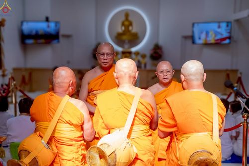 ภาพ No.252318:วันที่ 4-5 ตุลาคม พ.ศ. 2568  วัดพระธรรมกายแคลิฟอร์เนีย ประเทศสหรัฐอเมริกา ได้จัดพิธีตัดปอยผม โดยคณะสงฆ์ ญาติ ๆ และสาธุชน ให้กับนาคธรรมทายาท 8 ท่าน และได้จัดพิธีบรรพชา-อุปสมบท ฉลองพิธีทอดกฐินบรมจักรพรรดิ สร้างอุโบสถ 82 ปี บูชาธรรมหลวงพ่อธัมมชโย