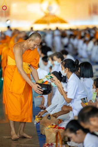 ภาพ No.149985:พิธีตักบาตร , พิธีปฎิบัติธรรม , พิธีถวายภัตตาหารเมนูสวรรค์ ในพรรษาแห่งการเข้าถึงธรรม วันธรรมชัย วันอังคารที่ 27 สิงหาคม พ.ศ.2567 ณ สภาธรรมกายสากล วัดพระธรรมกาย