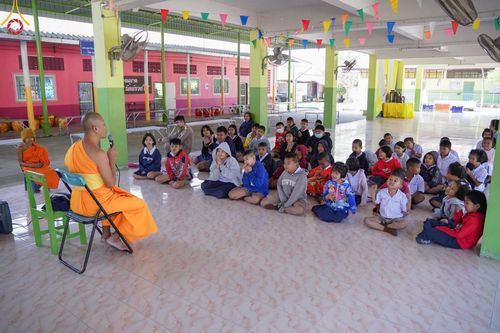 ภาพ No.195282:พิธีทอดผ้าป่าทำนุบำรุงศาสนสถาน ณ วัดพรสวรรค์ ต.หนองบ่อ อ.สองพี่น้อง จ.สุพรรณบุรี ในโครงการธรรมยาตรา กตัญญูบูชา มหาปูชนียาจารย์ พระมงคลเทพมุนี(สด จนฺทสโร) พระผู้ปราบมาร อนุสรณ์สถาน 7 แห่ง ปีที่ 13 วันที่ 13 มกราคม พ.ศ. 2568