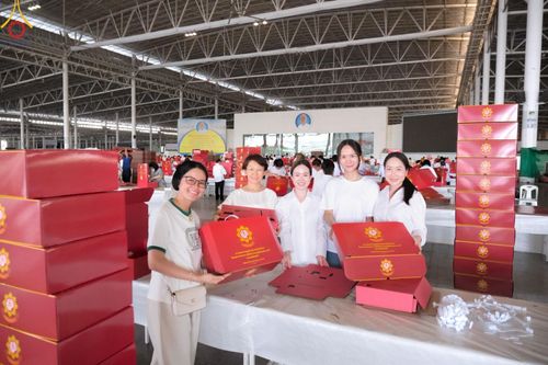 ภาพ No.210955:วันที่ 15 มีนาคม พ.ศ. 2568  บุญบรรจุกล่องไทยธรรม เพื่อถวายแด่พระสังฆาธิการ 40,000 กว่าวัดทั่วไทย ในวันคุ้มครองโลก 22 เมษายน พ.ศ. 2568