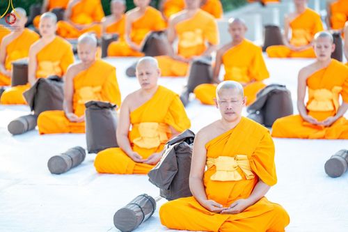 ภาพ No.187006:พระธรรมยาตราปฏิบัติธรรม และถ่ายภาพหมู่ประวัติศาสตร์ ปีที่ 13 ณ ลานทิศตะวันออก มหาวิหารพระมงคลเทพมุนี วัดพระธรรมกาย จ.ปทุมธานี วันเสาร์ที่ 28 ธันวาคม พ.ศ. 2567