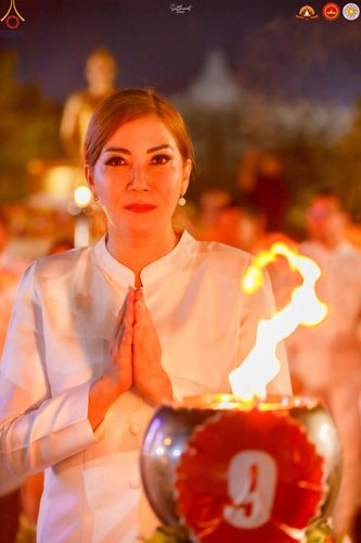 ภาพ No.224559:วันจันทร์ที่ 12 พฤษภาคม พ.ศ. 2568  ชาวพุทธในอินโดนีเซีย ร่วมฉลองวิสาขบูชาจุดประทีปกว่า 200,000 ดวง ณ พระมหาเจดีย์บรมพุทโธ  เจริญพุทธมนต์ถวาย “พระวชิรเกล้าเจ้าอยู่หัว”