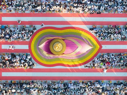 ภาพ No.197720:พิธีตักบาตรพระธรรมยาตรา ณ อนุสรณ์สถานลำดับที่ 4 สถานที่เกิดด้วยกายธรรม วัดโบสถ์(บน) ต.บางคูเวียง จ.นนทบุรี ในโครงการธรรมยาตรา กตัญญูบูชา มหาปูชนียาจารย์ พระมงคลเทพมุนี(สด จนฺทสโร) พระผู้ปราบมาร อนุสรณ์สถาน 7 แห่ง ปีที่ 13 วันที่ 19 มกราคม พ.ศ. 2568