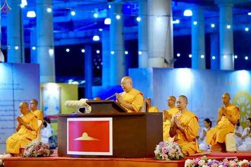 ภาพ No.244290:วันที่ 7 กันยายน พ.ศ. 2568 พิธีจุดประทีป วันครูผู้ค้นพบวิชชาธรรมกาย ณ ลานธรรมฯ และวิหารคด วัดพระธรรมกาย