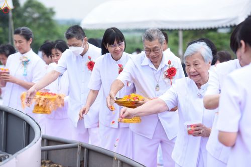 ภาพ No.246935:วันอาทิตย์ที่ 14 กันยายน พ.ศ. 2568 พิธีทอดผ้าป่า ซื้อดิน ปรับพื้นที่ลานธรรม  และพิธีกลั่นแผ่นดิน โปรยทราย สถาปนาองค์พระเจดีย์ เพื่อสร้างสันติภาพโลก  ณ ศูนย์ปฏิบัติธรรมสระบุรี อ.พระพุทธบาท จ.สระบุรี